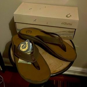 New in Box OluKai Men’s Leather Ohana Dark Java Flipflop Sandals Size USM15